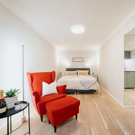 Homely - Cozy Studio, Modern, Near Theater & Kurfuerstendamm Apartment Berlin