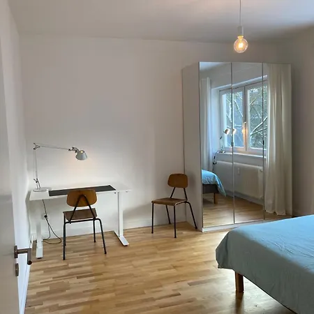 Homestay Canal-Front At Maybachufer - Private Room In Newly Renovated 80 Sqm Two-Bedroom Apartment
