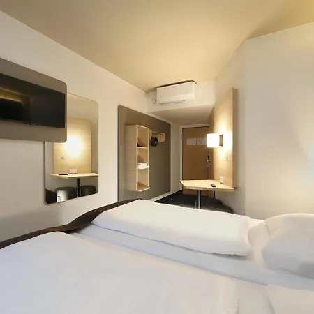 City-west Hotel