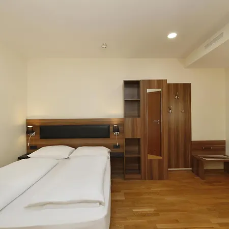 Hotel B&B Hotel Berlin-Adlershof 2*
