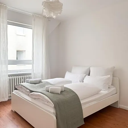 Apartment Nook Design-apartments Mit Kueche, Duschbad, Neben U-bahn Station Aber Ruhig Gelegen