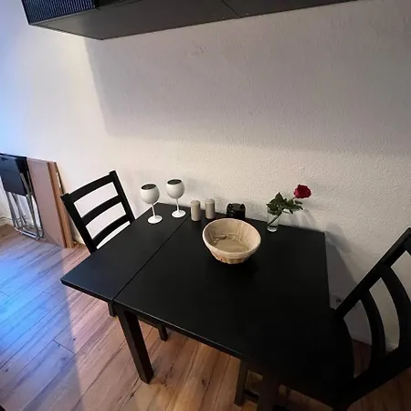 Stylish 2-room With Balcony Next To East Side Gallery Apartment *