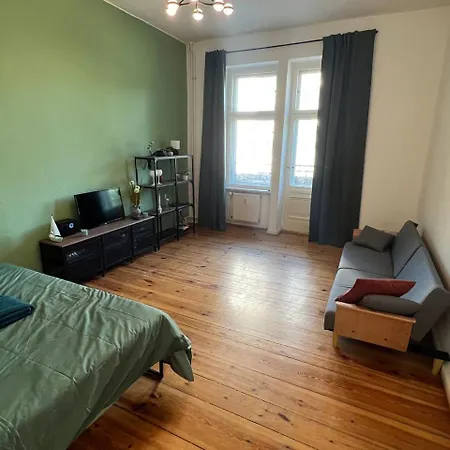 Stylish 2-room With Balcony Next To East Side Gallery * Berlin