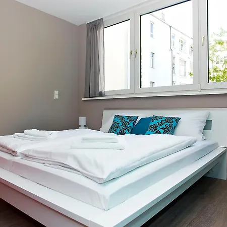 Apartmenthouse - Am Goerlitzer Park 3*