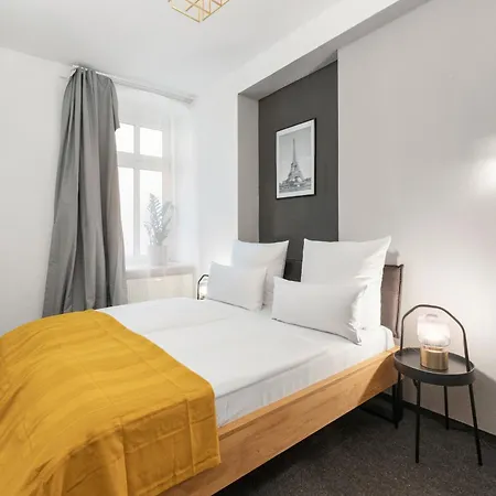 33 L With 8 & 3 Bathrooms Apartment Berlin