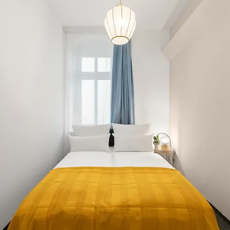 33 L With 8 & 3 Bathrooms Apartment Berlin