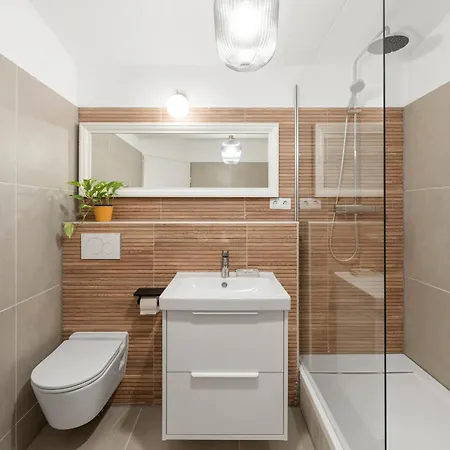 Apartment 33 L With 8 & 3 Bathrooms