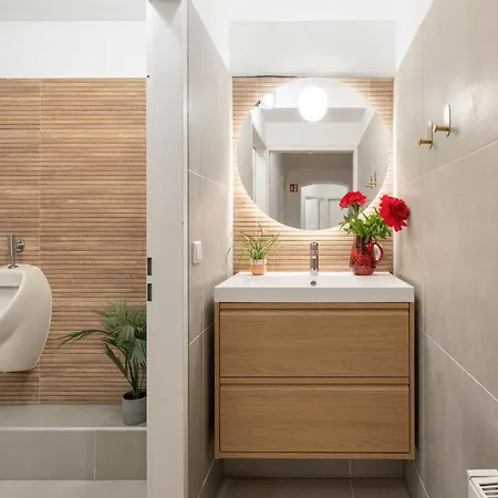 公寓 33 L With 8 & 3 Bathrooms *