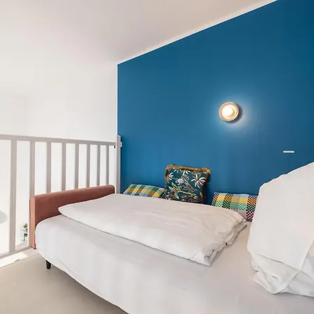 Great 1-room Loft Apartment *