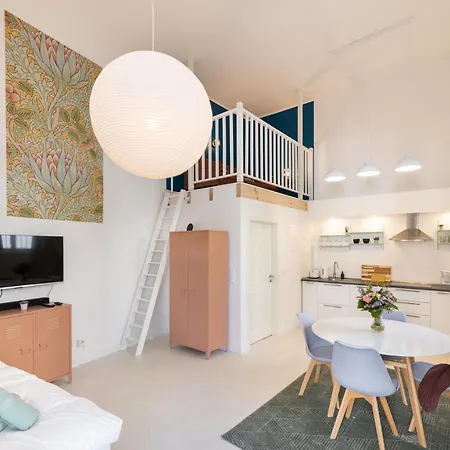 Great 1-room Loft *
