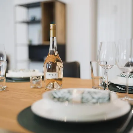 Homely - Luxury Loft, Modern, Near Kurfuerstendamm I Cafe Apartment *