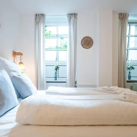 Charmantes 2-zimmer-apartment Mit Vorgarten Apartment *