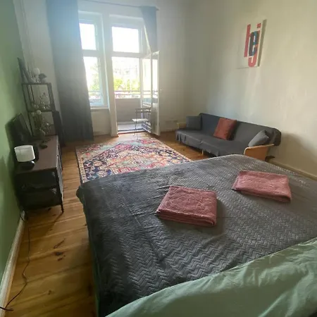 Stylish 2-room With Balcony Next To East Side Gallery Apartment Berlin