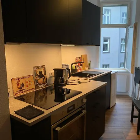 Stylish 2-room With Balcony Next To East Side Gallery Apartment