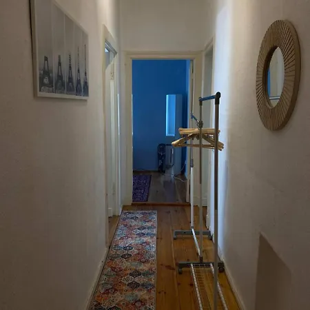 Stylish 2-room With Balcony Next To East Side Gallery Berlin