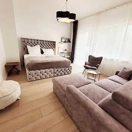 Duplex Ullstein- 4 Bedrooms, 2 Bathrooms, Living Room, 2 Parking Spaces, Boxspringbeds, Family & Business Apartment! Apartment *