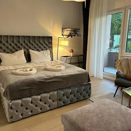 Duplex Ullstein- 4 Bedrooms, 2 Bathrooms, Living Room, 2 Parking Spaces, Boxspringbeds, Family & Business Apartment! Apartment *