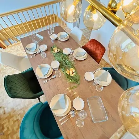 Apartment Duplex Ullstein- 4 Bedrooms, 2 Bathrooms, Living Room, 2 Parking Spaces, Boxspringbeds, Family & Business Apartment! Berlin