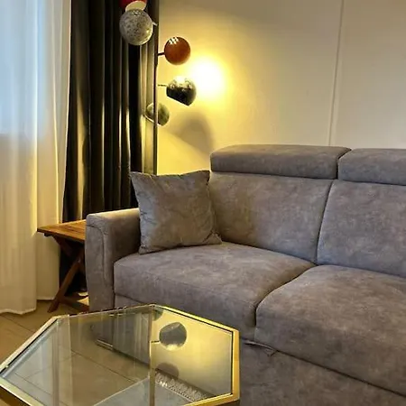 Duplex Ullstein- 4 Bedrooms, 2 Bathrooms, Living Room, 2 Parking Spaces, Boxspringbeds, Family & Business Apartment! Berlin