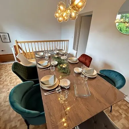 Apartment Duplex Ullstein- 4 Bedrooms, 2 Bathrooms, Living Room, 2 Parking Spaces, Boxspringbeds, Family & Business Apartment!