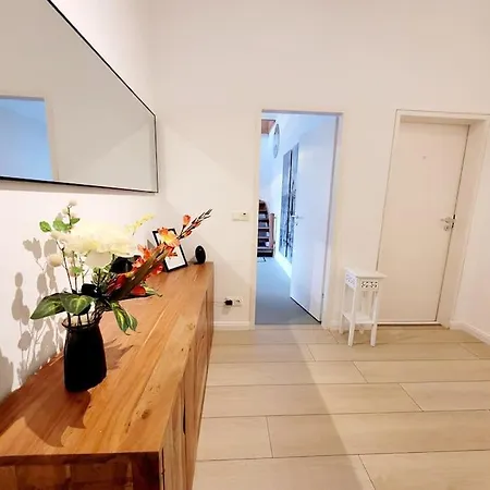 Duplex Ullstein- 4 Bedrooms, 2 Bathrooms, Living Room, 2 Parking Spaces, Boxspringbeds, Family & Business Apartment! Berlin