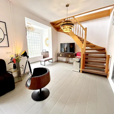 Duplex Ullstein- 4 Bedrooms, 2 Bathrooms, Living Room, 2 Parking Spaces, Boxspringbeds, Family & Business Apartment! Apartment