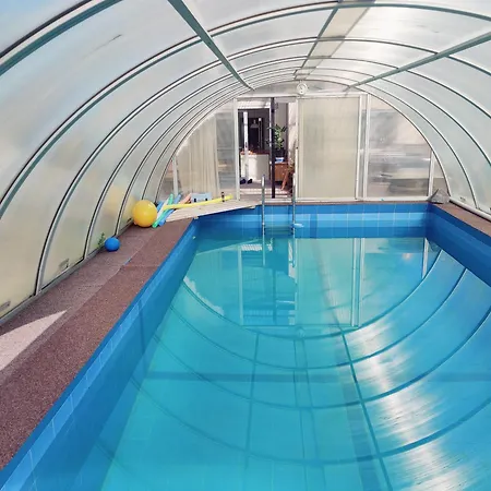 Saunahaus Mit Swimmingpool In * Berlin