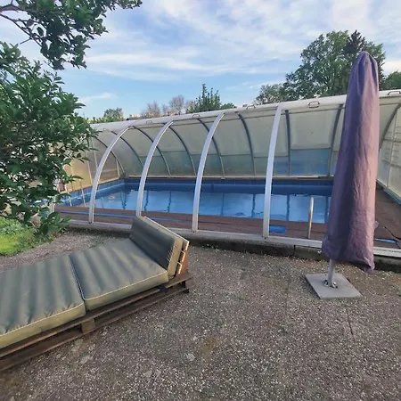 Saunahaus Mit Swimmingpool In *