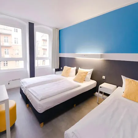 Old Town Hostel *