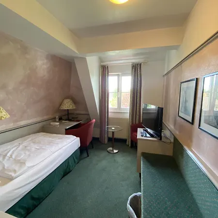 Alpinia Hotel