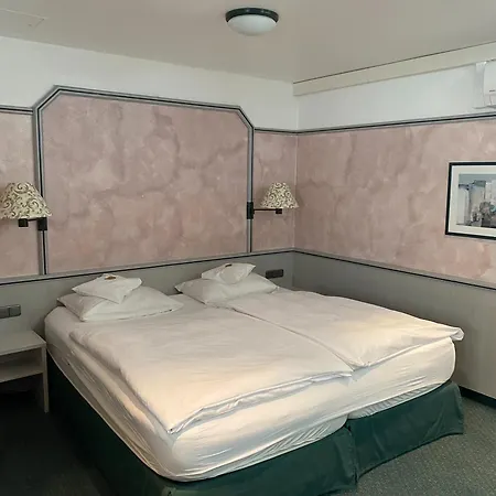 Alpinia Hotel