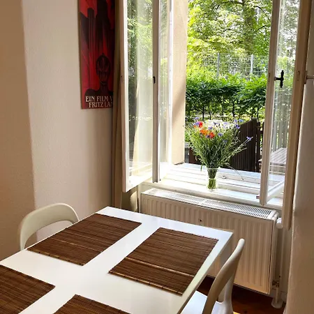 Mooeve Friedrichs Berlin