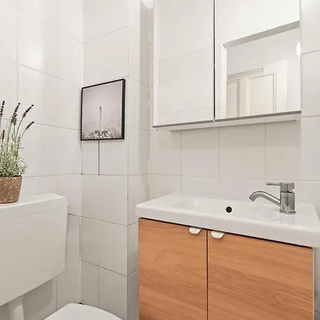 Apartment 33 H S-bahn Schoenhauser Allee *