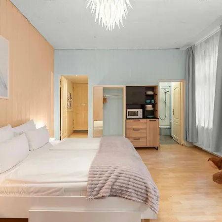 Apartment 33 H S-bahn Schoenhauser Allee *