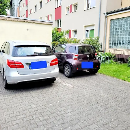 Duplex Ullstein- 4 Bedrooms, 2 Bathrooms, Living Room, 2 Parking Spaces, Boxspringbeds, Family & Business Apartment! Apartment