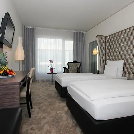 Arcotel John F