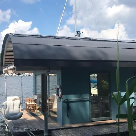 Hausboot Vom Feinsten Botel Berlín