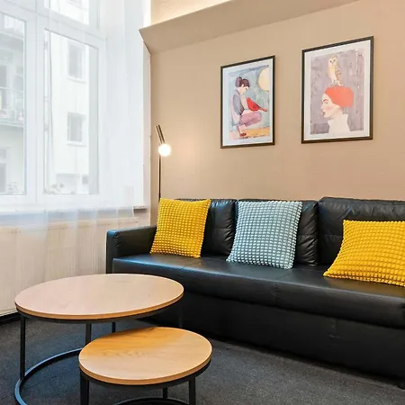 33 L With 8 & 3 Bathrooms Apartment Berlin