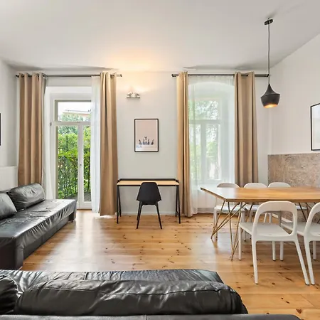 Mooeve Friedrichs Big Apartment