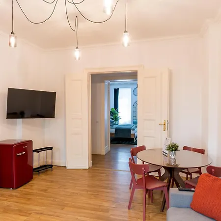 Stylische Altbauwohnung Zentral In Kreuzberger Kiezlage Apartment *