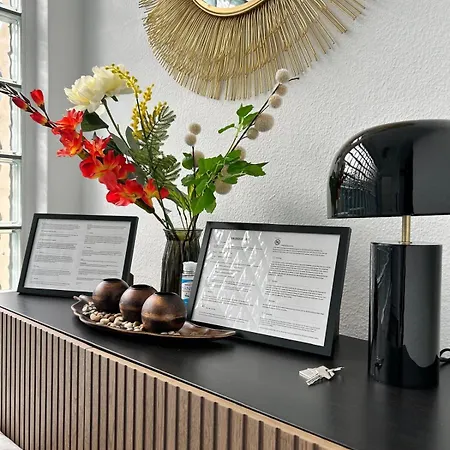 Duplex Ullstein- 4 Bedrooms, 2 Bathrooms, Living Room, 2 Parking Spaces, Boxspringbeds, Family & Business Apartment! Apartment *