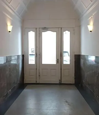 Uhu Apartment *