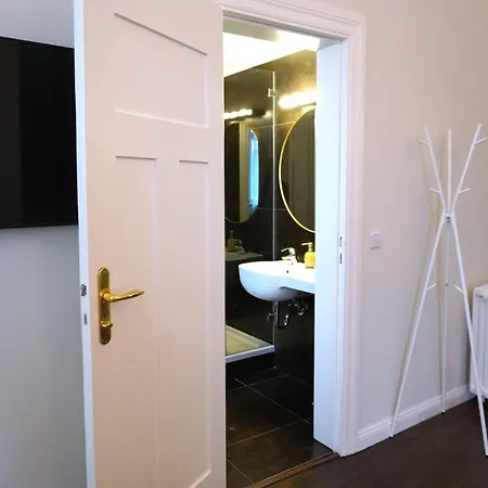 Jomi I Elegantes Wohnen In Apartment