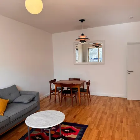 Canal-Front At Maybachufer - Private Room In Newly Renovated 80 Sqm Two-Bedroom Apartment *