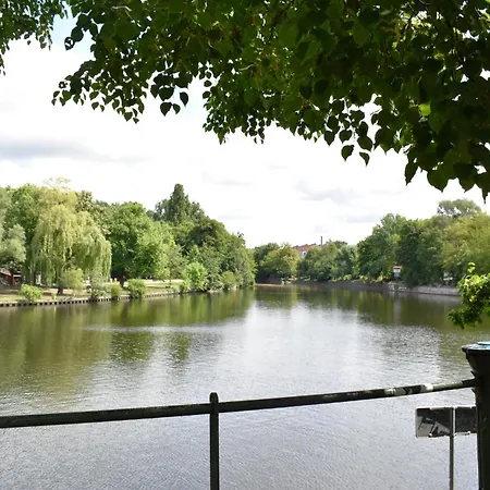 Canal-Front At Maybachufer - Private Room In Newly Renovated 80 Sqm Two-Bedroom Apartment *