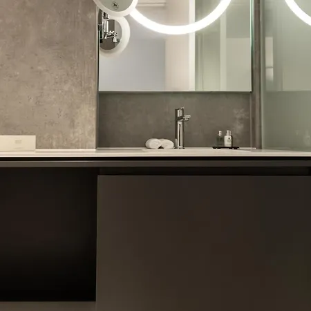 Hotel Kpm & Residences 5*