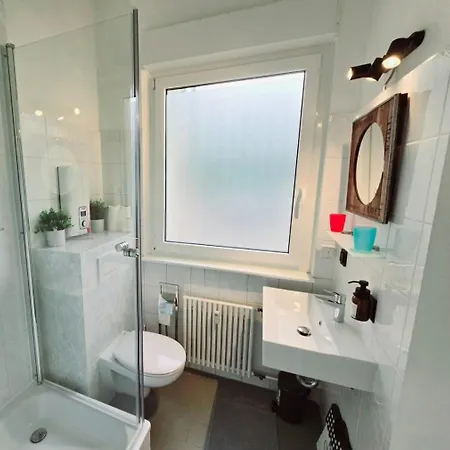 Duplex Ullstein- 4 Bedrooms, 2 Bathrooms, Living Room, 2 Parking Spaces, Boxspringbeds, Family & Business Apartment! Apartment