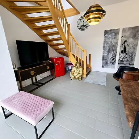 Duplex Ullstein- 4 Bedrooms, 2 Bathrooms, Living Room, 2 Parking Spaces, Boxspringbeds, Family & Business Apartment! Apartment