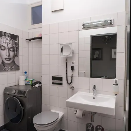 Apartment Bevoflats Altbauwohnung Mit Balkon Prenzlauer Berg Berlin
