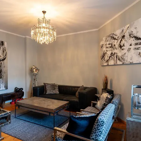 Bevoflats Altbauwohnung Mit Balkon Prenzlauer Berg *